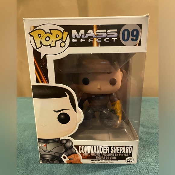 NIB Commander Shepard #09 Mass Effect Rare Vaulted Funko Pop - Picture 2 of 10